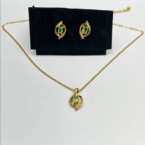 Vintage Elegant Gold and Green Jewelry Set